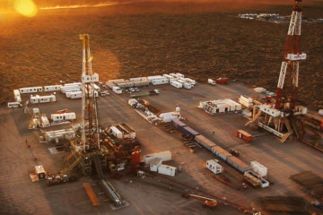 Archivo - Yacimiento de petróleo y gas