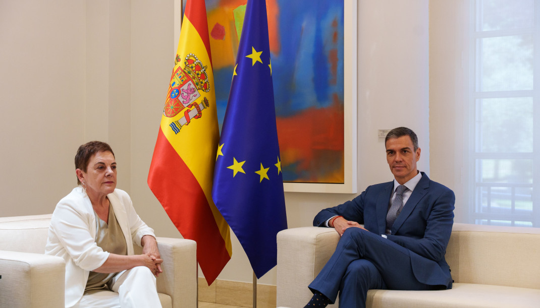 Archivo - El presidente del Gobierno, Pedro Sánchez, mantiene un encuentro con la portavoz de EH Bildu en el Congreso de los Diputados, Mertxe Aizpurua