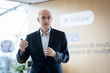 El consejero director general de VidaCaixa, Javier Valle, durante la presentación de los resultados de la entidad de 2025. Madrid 03/03/2026.