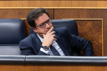 Archivo - El ministro para la Transformación Digital y de la Función Pública, Óscar López, durante una sesión plenaria en el Congreso de los Diputados, en Madrid (España)