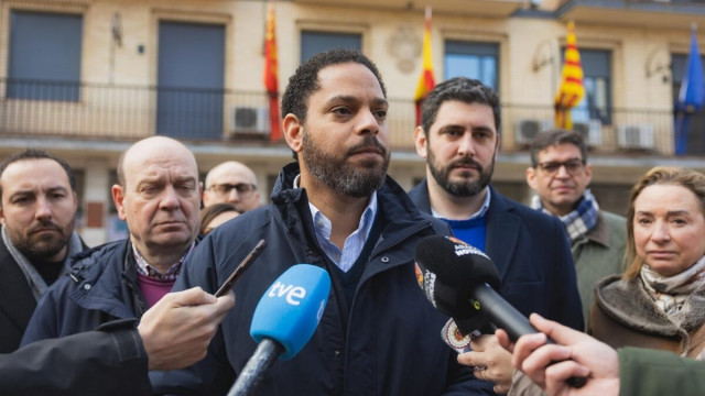 El secretario general de VOX, Ignacio Garriga,  en Alagón (Zaragoza), en el marco de la campaña electoral de Aragón del 8F