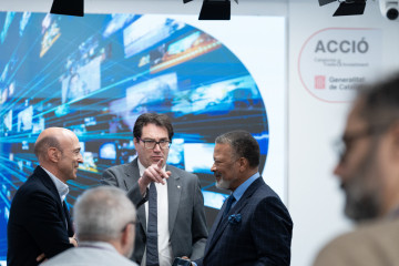 Archivo - (I-D) El presidente del Clúster Audiovisual de Catalunya, Miquel Rutllant, el secretario de Empresa de la Generalitat, Jaume Baró, y el director general de ISE, Mike Blackman,  en una imag