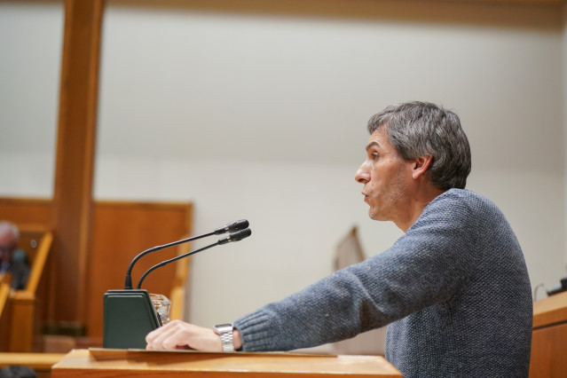 Archivo - El portavoz de Sumar en el Parlamento vasco, Jon Hernández