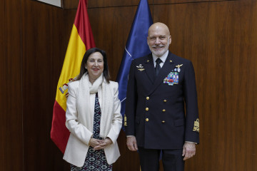 La ministra de Defensa, Margarita Robles, se reúne con el presidente del Comité Militar de la OTAN, el almirante Giuseppe Cavo Dragone.