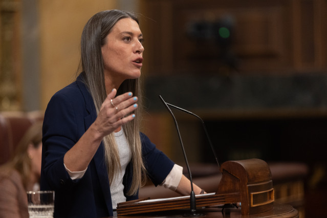 La portavoz de Junts en el Congreso, Miriam Nogueras, durante una sesión plenaria extraordinaria en el Congreso de los Diputados, a 27 de enero de 2026, en Madrid (España). El pleno del Congreso vota la convalidación o derogación de los decretos leyes que