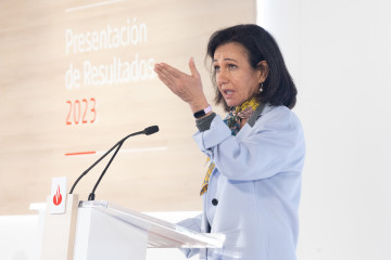 Archivo - La presidenta del Banco Santander, Ana Botín, durante la presentación de los resultados del 2023 del Grupo Santander, en la Ciudad Grupo Santander, a 31 de enero de 2024, en Boadilla del M