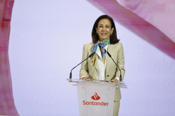 Archivo - Ana Botín durante la clausura de la XVII Convocatoria de “Euros de tu Nómina”, a 09 de junio de 2025, en Madrid (España). Se trata de una iniciativa de Banco Santander para impulsar p