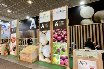 Archivo - Aragón Alimentos Nobles exhibe sus productos hortofrutícolas en la Feria Fruit Logistica de Berlín.