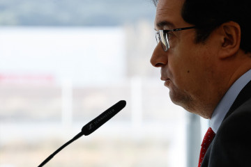 El ministro para la Transformación Digital y de la Función Pública, Óscar López, interviene durante una visita a las instalaciones de la plataforma logística Lookiero, a 8 de enero de 2026, en M