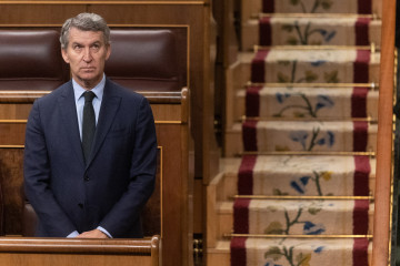 El presidente del PP, Alberto Núñez Feijóo, durante una sesión plenaria extraordinaria en el Congreso de los Diputados, a 27 de enero de 2026, en Madrid (España).