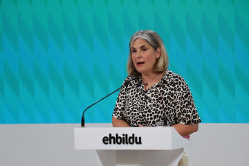 Archivo - La secretaria de Programa de EH Bildu y portavoz parlamentaria, Nerea Kortajarena, en una rueda de prensa en San Sebastián