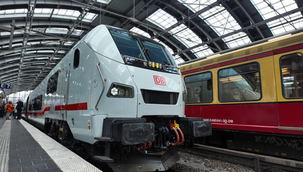 Archivo - Tren IC L deTalgo en Alemania