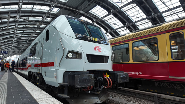 Archivo - Tren IC L deTalgo en Alemania