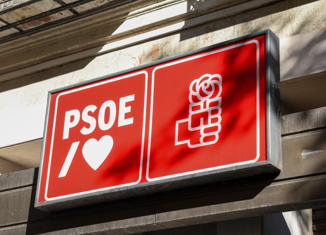 Archivo - Fachada de la sede del PSOE en Ferraz.