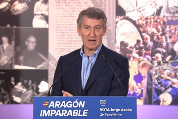 Alberto Núñez Feijóo ha ofrecido una rueda de prensa en el Centro de Interpretación de la Semana Santa de Calanda (Teruel).