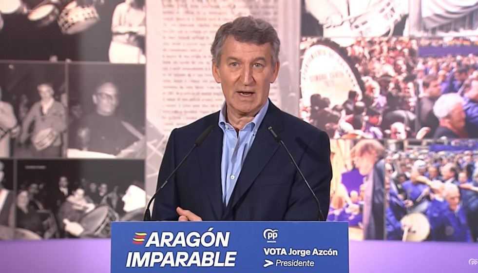 Alberto Núñez Feijóo ha ofrecido una rueda de prensa en el Centro de Interpretación de la Semana Santa de Calanda (Teruel).