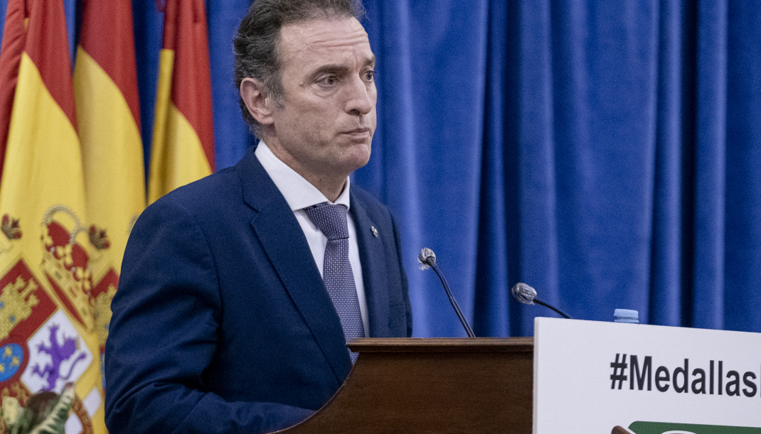 Archivo - El presidente de la Asociación Dignidad y Justicia, Daniel Portero, interviene en el acto de Entrega de las Medallas a la 