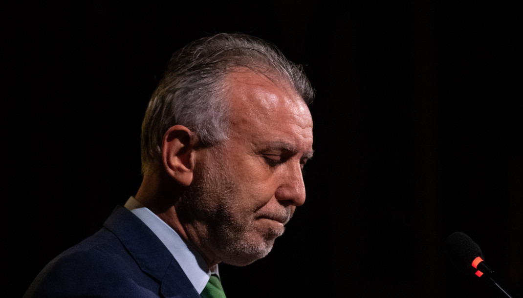 El ministro de Política Territorial y Memoria Democrática, Ángel Víctor Torres, inaugura el acto 'Orgullosamente libres', en el Ateneo de Madrid, a 14 de enero de 2026, en Madrid (España).