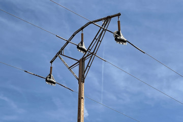 Archivo - Tendido eléctrico protegido