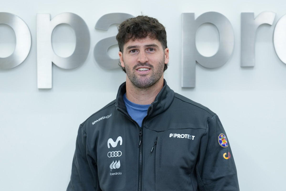 EuropaPress 6277422 lucas eguibar poses for portrait after an interview for europa press at