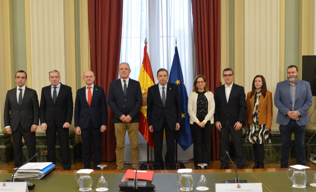 El ministro de Agricultura, Pesca y Alimentación, Luis Planas, en la reunión con la Conferencia Española de Consejos Reguladores Vitivinícolas (Cecrv)