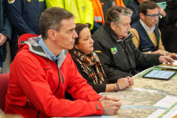 El presidente del Gobierno, Pedro Sánchez, en el puesto de mando avanzado por el temporal en San Roque (Cádiz)