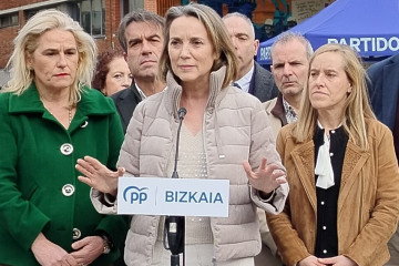 La vicesecretaria de Regeneración Institucional del Partido Popular, Cuca Gamarra, en un acto en Barakaldo (Bizkaia)