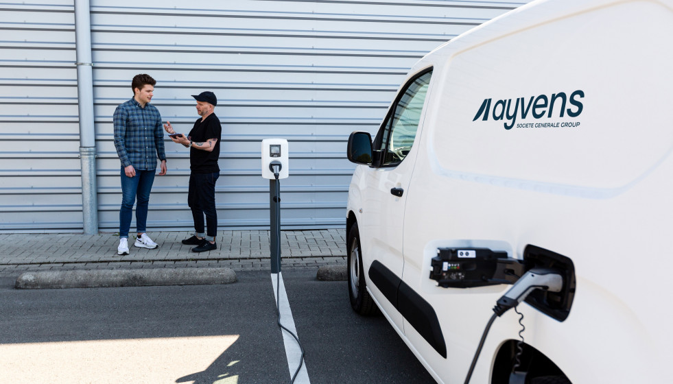 Archivo - Una furgoneta 100% eléctrica de Ayvens