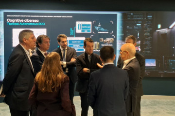 Archivo - Los principales directivos de Indra en una presentación de IndraMind con el presidente de Airbus