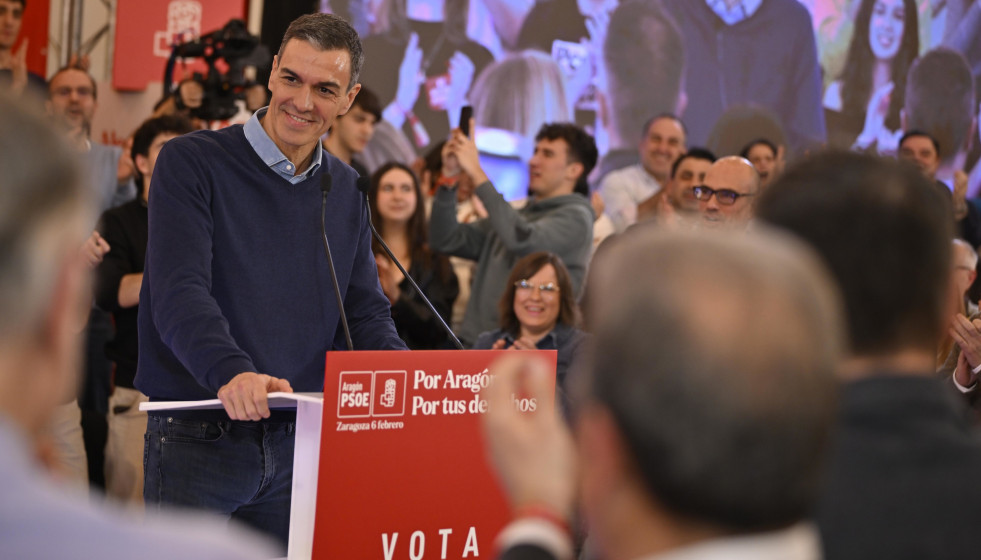 El secretario general del PSOE y presidente del Gobierno, Pedro Sánchez, interviene en el acto de cierre de campaña, a 6 de febrero de 2026, en Zaragoza, Aragón (España). Los comicios se celebran 