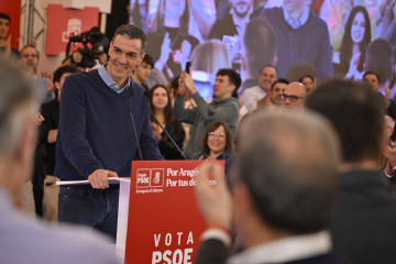 El secretario general del PSOE y presidente del Gobierno, Pedro Sánchez, interviene en el acto de cierre de campaña, a 6 de febrero de 2026, en Zaragoza, Aragón (España). Los comicios se celebran 
