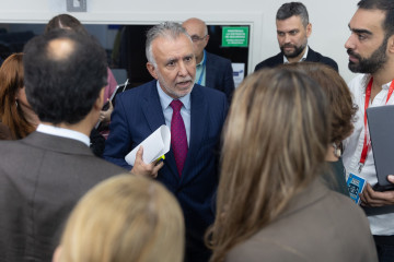 Archivo - El ministro de Política Territorial, Ángel Víctor Torres, a su salida de una rueda de prensa posterior a la reunión entre el presidente del Gobierno y la presidenta de Baleares, a 25 de 