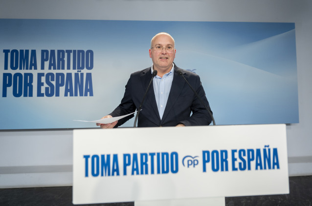 Archivo - El secretario general del PP, Miguel Tellado, ofrece declaraciones a la prensa durante el seguimiento de la noche electoral con motivo de las elecciones autonómicas en Extremadura, en la sede nacional del Partido Popular, a 21 de diciembre de 20