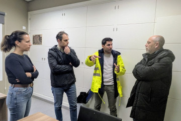 El coordinador general de IU Andalucía y diputado en el Congreso, Toni Valero; el candidato de Por Andalucía por la provincia de Málaga a las Elecciones Autonómicas, Ernesto Alba; y el alcalde de 