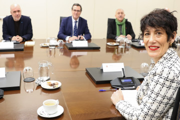 Archivo - (I-D) El secretario general de CCOO, Unai Sordo, el presidente de la CEOE, Antonio Garamendi, el secretario general de UGT, Pepe Álvarez, y la ministra de Inclusión, Seguridad Social y Mig