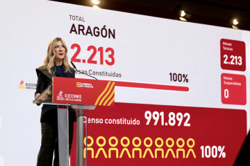 La vicepresidenta del Gobiern de Aragón, Mar Vaquero, en su primera comparecencia en la jornada electoral.