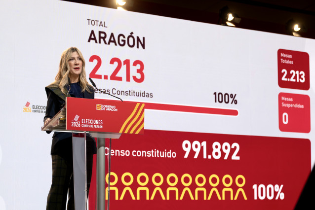 La vicepresidenta del Gobiern de Aragón, Mar Vaquero, en su primera comparecencia en la jornada electoral.