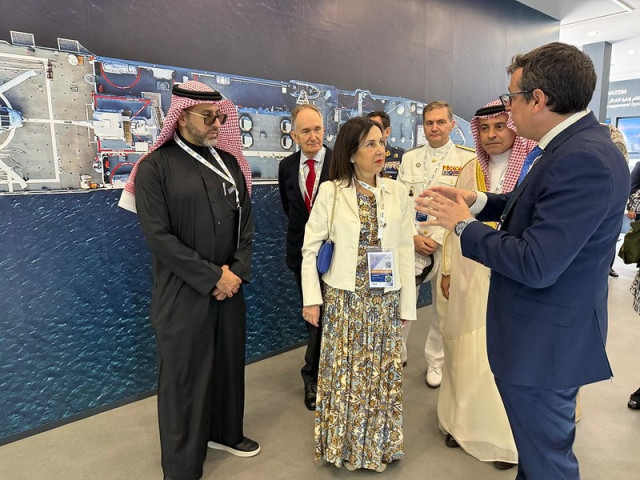 Robles asiste al World Defense Show en Riad, Arabia Saudí.
