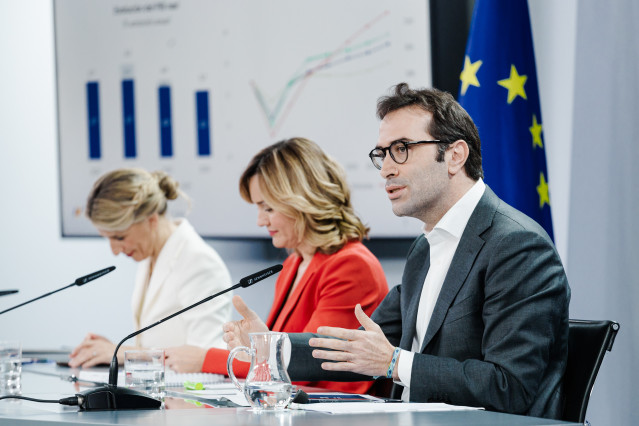 Archivo - (I-D) La vicepresidenta segunda y ministra de Trabajo y Economía Social, Yolanda Díaz; la ministra de Educación, Formación Profesional y Deportes y portavoz del Gobierno, Pilar Alegría, y el ministro de Economía Comercio y Empresa, Carlos Cuerpo