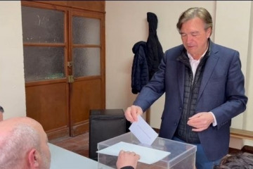EuropaPress 7273749 candidato teruel existe presidencia aragon tomas guitarte vota navarrete