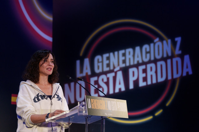 La presidenta de la Comunidad de Madrid y del PP madrileño, Isabel Díaz Ayuso, clausura la III Academia de la Juventud Madrileña, en el Real Centro Universitario María Cristina, a 8 de febrero de 2026, en San Lorenzo de El Escorial, Madrid (España). Este