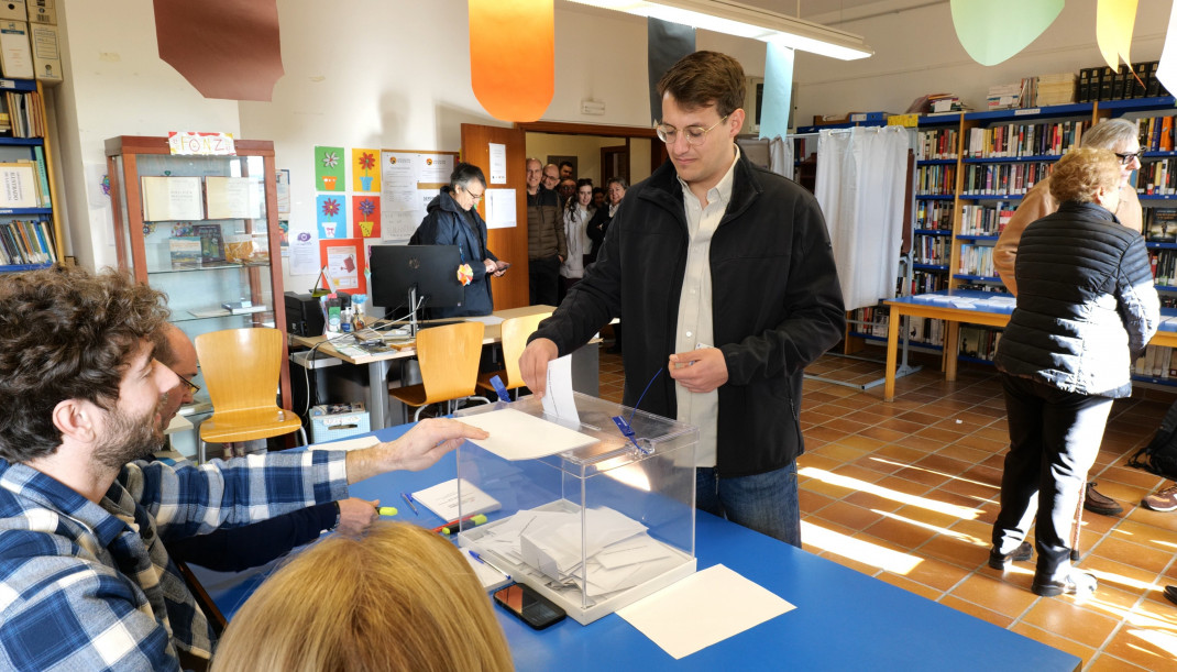 EuropaPress 7273777 candidato cha presidencia aragon jorge pueyo ejerce derecho voto fonz