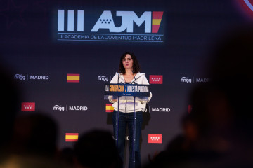 La presidenta de la Comunidad de Madrid y del PP madrileño, Isabel Díaz Ayuso, clausura la III Academia de la Juventud Madrileña, en el Real Centro Universitario María Cristina, a 8 de febrero de 
