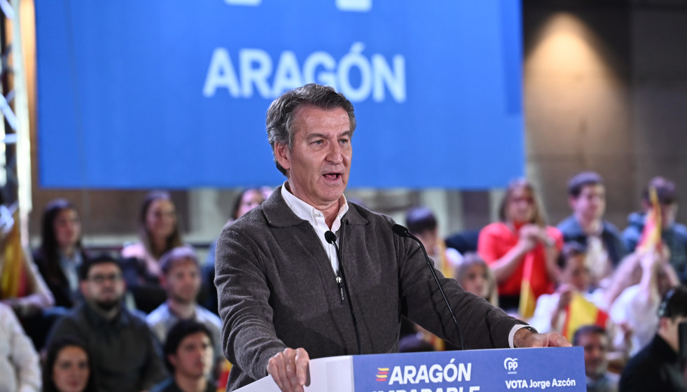 El presidente del PP, Alberto Núñez Feijóo, participa en el cierre de campaña de las elecciones autonómicas de Aragón, a 6 de febrero de 2026, en Zaragoza, Aragón (España).