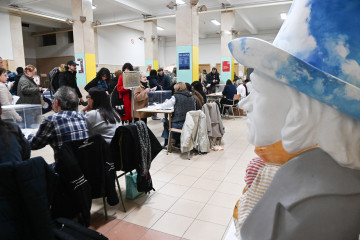 EuropaPress 7273722 aragoneses votan colegio electoral febrero 2026 zaragoza aragon espana