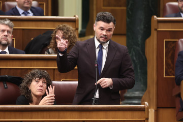 Archivo - El portavoz de ERC en el Congreso, Gabriel Rufián, interviene durante una sesión de control al Gobierno, en el Congreso de los Diputados, a 10 de diciembre de 2025, en Madrid (España). El