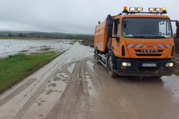 El Aeropuerto de Córdoba permanece cerrado hasta el miércoles por el impacto de las borrascas, con la pista inundada por el río Guadalquivir.