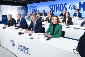 El presidente del Partido Popular, Alberto Núñez Feijóo, preside la reunión de la Junta Directiva Nacional del partido, junto a Elías Bendodo, Miguel Tellado, y Cuca Gamarra, a 9 de febrero de 20