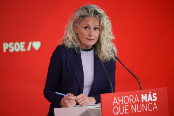 La portavoz de la CEF, Montse Mínguez, ofrece una rueda de prensa tras la reunión de la Comisión Ejecutiva Federal del PSOE, a 9 de febrero de 2026, en Madrid (España).