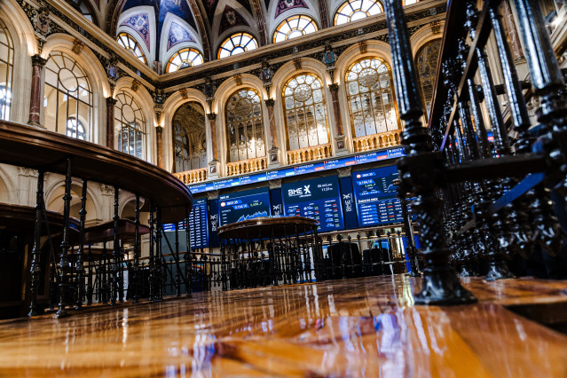 Archivo - Interior del Palacio de la Bolsa, a 6 de octubre de 2023, en Madrid (España).
